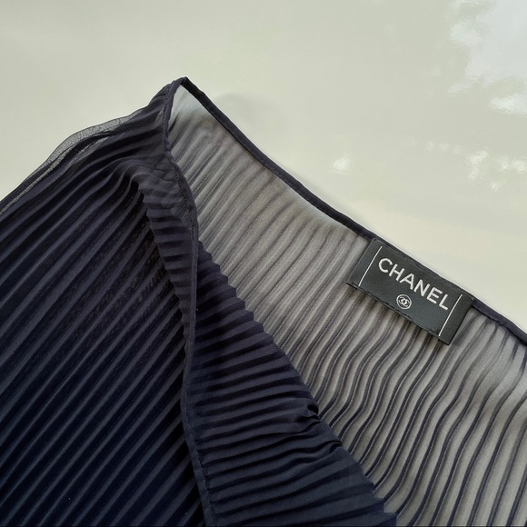 🌟SOLD🌟 Vintage Chanel Silk Skirt Set - Picture 10 of 12